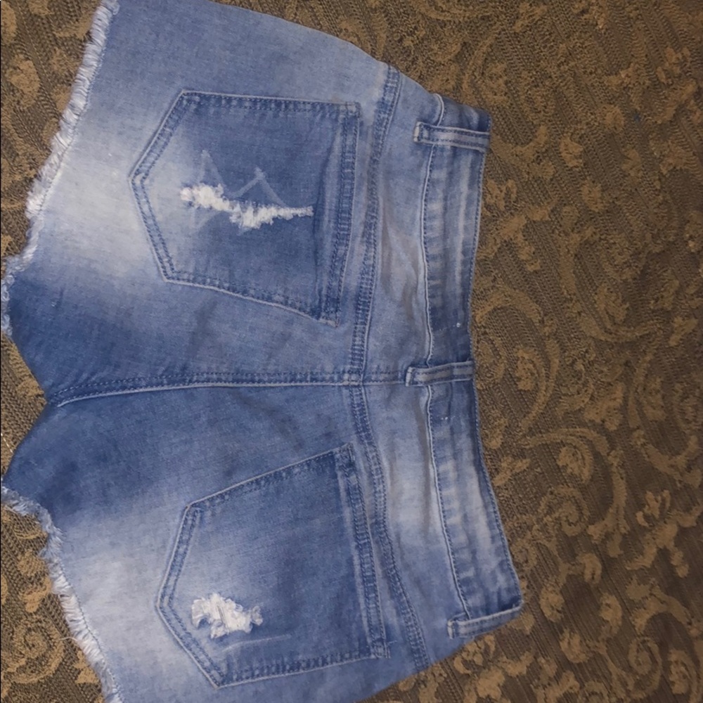 Shorts - Picture 2 of 3